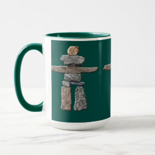 Eskimo Cairn, Inuit Inukshuk bebiendo taza