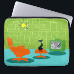 Espacio retro Edad Funda para portátil Kitty<br><div class="desc">Se dice que los perros tienen propietarios y que los gatos tienen personal. ¡El felino de esta funda de portátil Kitty de la era del espacio retro no pudo estar más de acuerdo! El estilo de los años 60, de diseño artístico minimalista, cuenta con un elegante gato negro en una...</div>