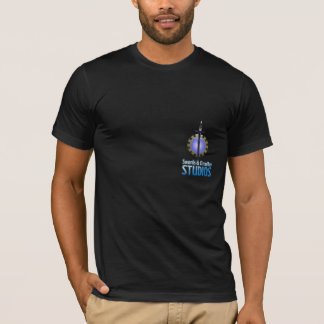 Espadas y camiseta de los estudios del conjunto de