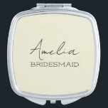 Espejo Compacto Cream Personalizada Bridesmaid<br><div class="desc">Cree un espejo compacto personalizado para todas las personas especiales de su boda. El nombre y el título se pueden personalizar para que se ajusten a sus necesidades/redacción exactas.</div>