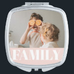 Espejo Compacto Foto de la familia de amor rosa pastoral moderno<br><div class="desc">Regalo fotográfico moderno de la familia de amor rojo</div>