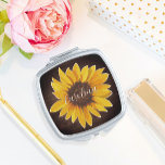 Espejo Compacto Girasol en nombre personalizado de madera oscura r<br><div class="desc">Este diseño rústico presenta una hermosa imagen de girasol pintada en acuarela. Haga clic en el botón personalizar para obtener más flexibilidad al mover/escalar las imágenes y modificar el texto. En nuestra tienda, zazzle.com/store/doodlelulu, podrá encontrar variantes de este diseño, colores adicionales y productos de coordinación. Contáctenos si necesita este diseño...</div>