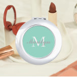 Espejo Compacto Monograma de la Boda con estilo Seafoam<br><div class="desc">Espejo compacto personalizado para tu boda dama de honor o dama de honor que tiene su nombre inicial estilizado en un fondo de color de moda y marinero. Editar para reemplazar el nombre inicial. Seleccione su estilo de espejo compacto.</div>