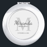 Espejo Compacto Monograma y nombre de la dama de honor personaliza<br><div class="desc">Los regalos personalizados de Bridesmaids presentan el nombre personalizado de la dama de honor en estilo de tipo de letra gris clásico y monograma en estilo de tipo de letra serif gris claro clásico como fondo con título y fecha boda en estilo de tipo de letra serif gris clásico sobre...</div>