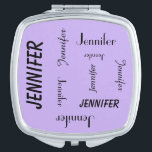Espejo compacto personalizado, repetición de nombr<br><div class="desc">Este espejo compacto personalizado está decorado con el nombre de las letras negras repetidas, en diferentes fuentes, diferentes tamaños, todo en un fondo violeta claro. Fácil de personalizar - sólo CAMBIE NOMBRE en UN LUGAR. Qué maravilloso regalo para damas de honor, apreciación del profesor, o cualquier ocasión especial. Admite texto...</div>