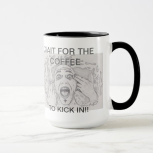Espere el café para golpear adentro la taza con el