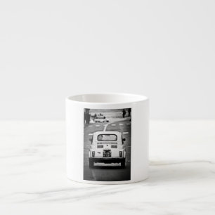 Espresso Fiat 500 en taza del café express de Roma