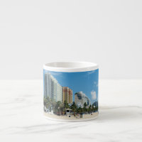 Taza del café express de la playa del Fort