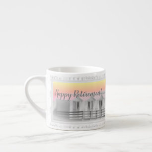 Espresso Taza del retiro con las chozas de la playa de la