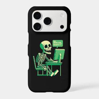 Esqueleto de programador en funda de teléfono con