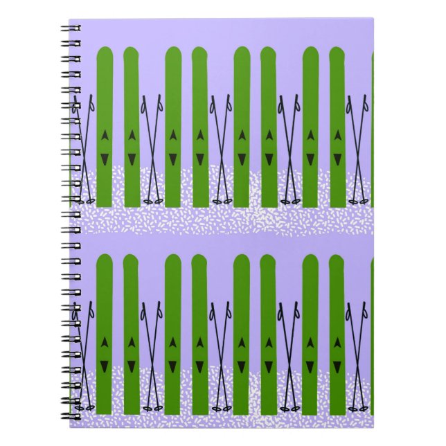 Esquí verde sobre cuaderno morado (Frente)