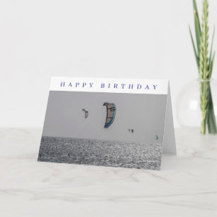 Esquiadores aéreos ven tarjeta de cumpleaños
