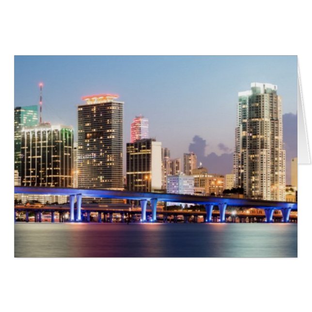 Esquina iluminada del centro de Miami al atardecer (Anverso (Horizontal))