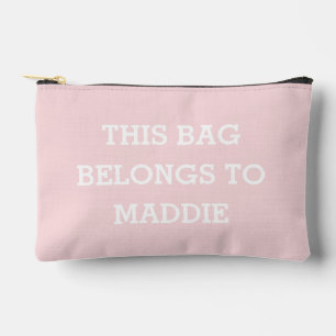 Esta bolsa pertenece a nombre Bolsa de cosméticos