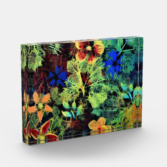 Está en el bloque acrílico de colores (Izquierda)