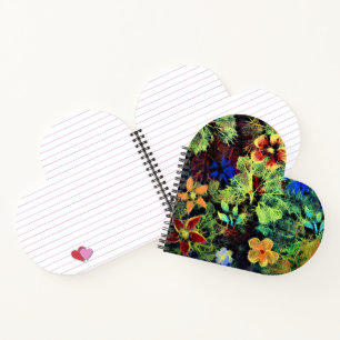 Está en el cuaderno con forma de corazón de colore