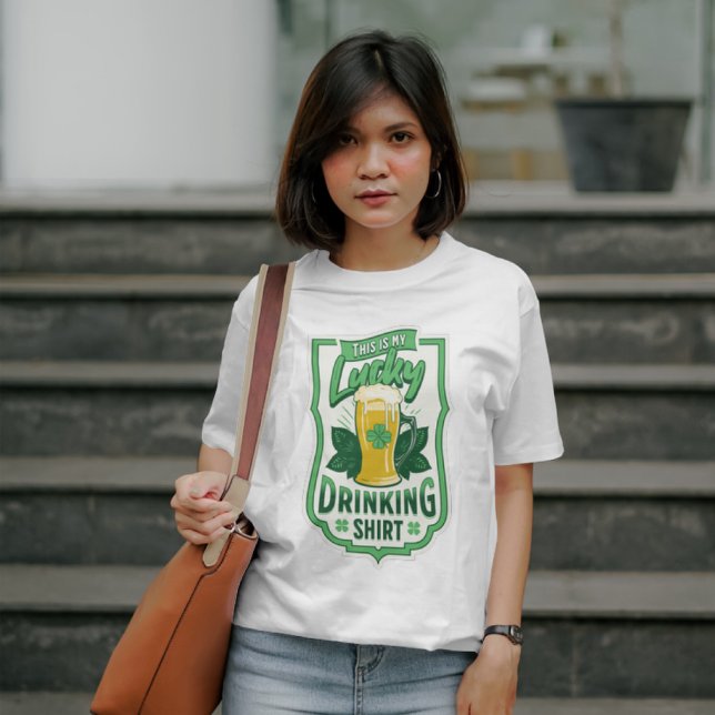 Esta es mi suertuda camiseta para beber el Día de  (Subido por el creador)