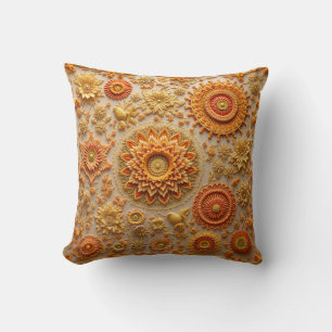 Esta es una almohada de estilo bordado.
