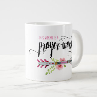 Esta mujer es una taza del guerrero del rezo