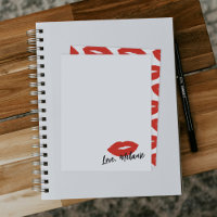 Esta tarjeta de nota de papelería de Kiss Script -