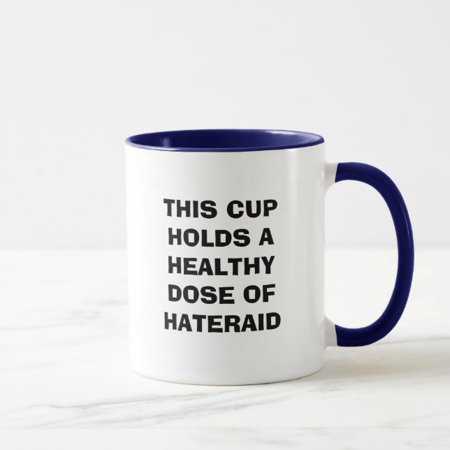 ESTA TAZA LLEVA A CABO UNA DOSIS SANA DE HATERAID (Derecha)
