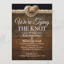 Estamos atando la invitación a la boda del nudo