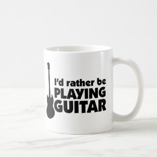 Estaría jugando bastante la taza de la guitarra
