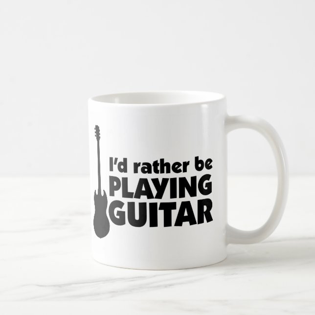 Estaría jugando bastante la taza de la guitarra (Derecha)