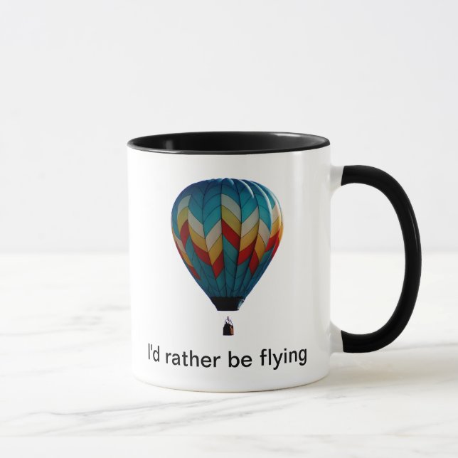 Estaría volando bastante la taza de café del globo (Derecha)