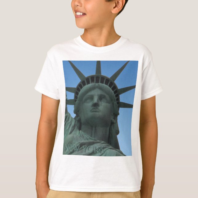 Estatua de camisas sudaderas de la libertad en Nue (Anverso)