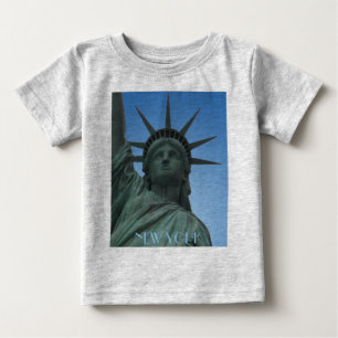 Estatua de la camiseta del bebé en Nueva York