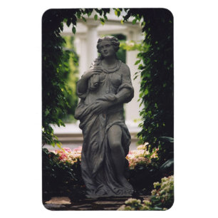 Estatua en un imán verde