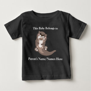 Este bebé pertenece a... una camiseta de bebé pers
