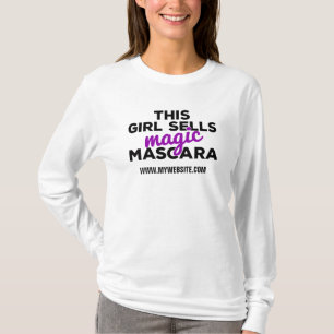 Este chica vende la camisa Largo-Envuelta rimel