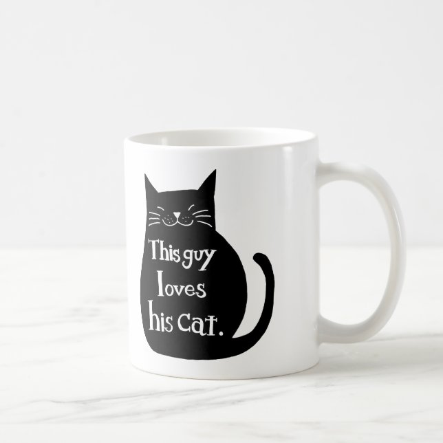 Este individuo ama su taza divertida del gato de (Derecha)