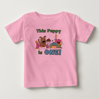 Este perrito es las camisetas una y regalos