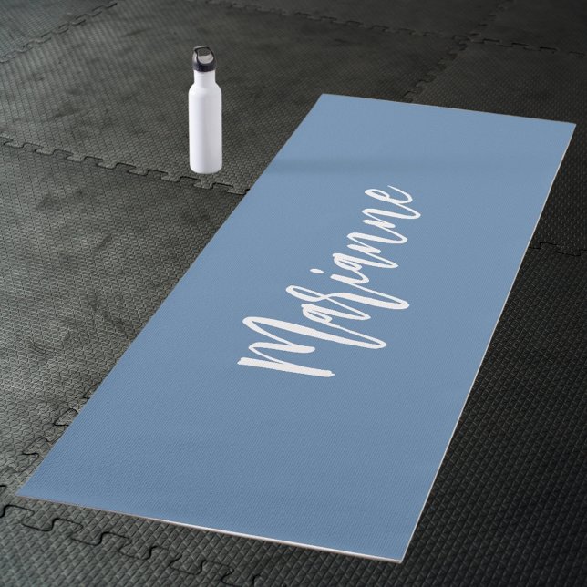 Esterilla De Yoga Azul polvoriento blanco script nombre personalizad (Subido por el creador)