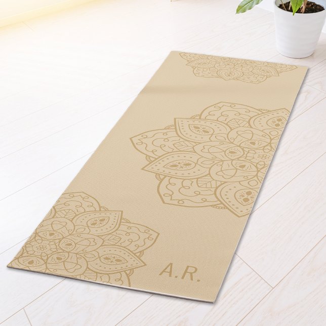 Esterilla De Yoga Beige Decorative Modern Mandala With Initials (Subido por el creador)