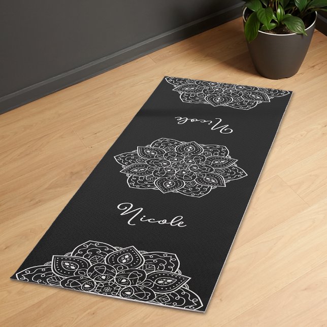 Esterilla De Yoga Black And White Stylish Mandala With Custom Name (Subido por el creador)
