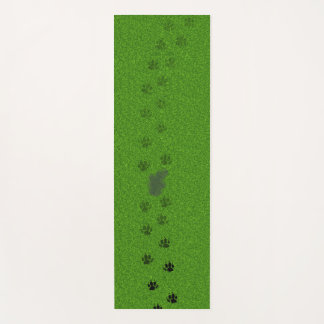 Esterilla De Yoga Césped verde con huellas de patas de perro y una m