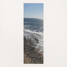 Esterilla De Yoga Ejercicio en la playa del océano Atlántico