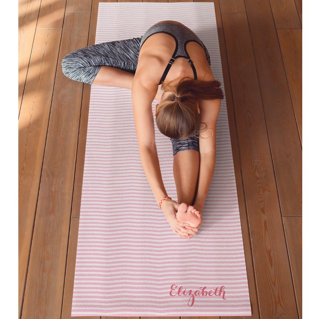 Esterilla De Yoga Ejercicio en monograma de franjas blancas rosadas  (Modern Chic Pink White Stripes Monogram Exercise Yoga Mat)