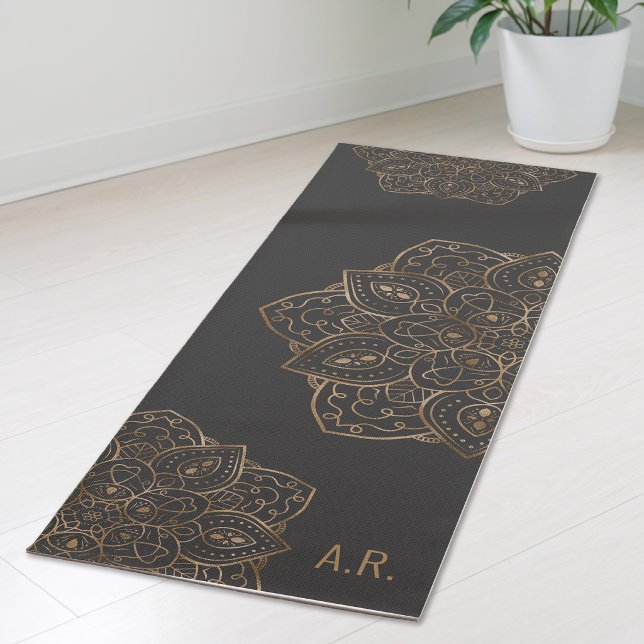 Esterilla De Yoga Faux Gold Foil On Dark Gray Mandala With Initials (Subido por el creador)