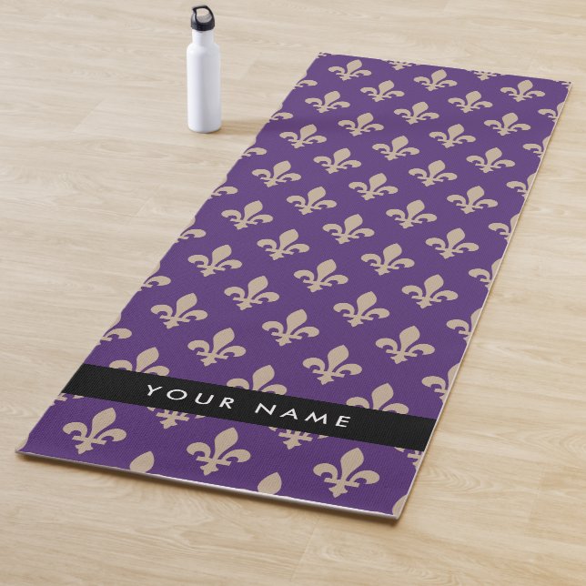 Esterilla De Yoga Fleur de Lis, Beige on Purple, Royal, Your Name (In situ)