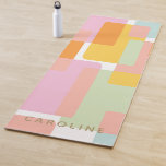 Esterilla De Yoga Geométrico de Pasteles Modernos Personalizados de<br><div class="desc">Mejore su práctica con esta estera de yoga moderna personalizada de mediados de siglo, con un diseño geométrico abstracto en tonos pastel suaves. La divertida mezcla de melocotón, rosa, menta y mostaza crea una estética apacible y elegante, perfecta para el yoga, los pilates o la meditación. Personalizar con un nombre...</div>