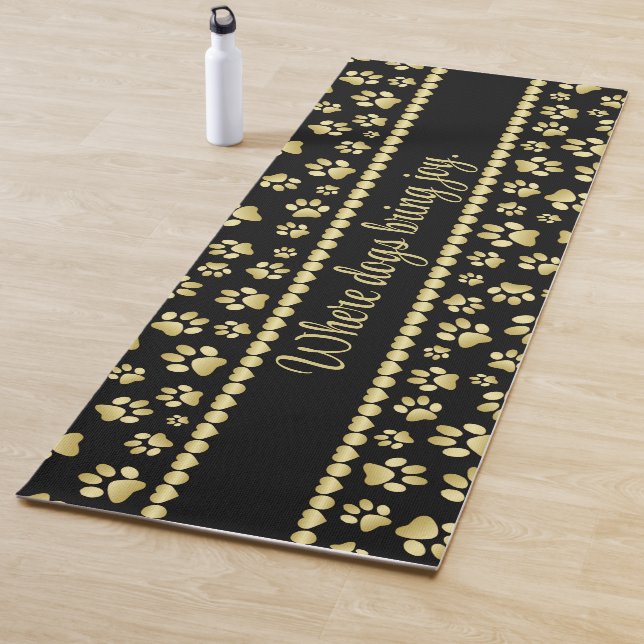 Esterilla De Yoga Golden Paw Prints on Black with Custom Name (In situ)