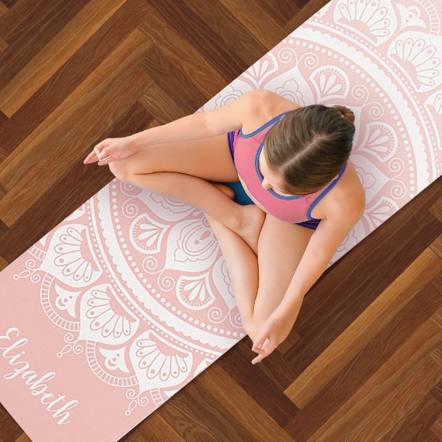 Esterilla De Yoga Hermosa yoga mate rosa de Mandala (A pretty pink and white mandala yoga exercise mat. Personalize it with your name.)