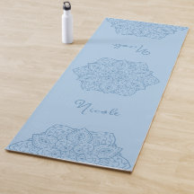 Hermoso mandala azul claro con nombre personalizad