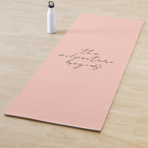 Esterilla De Yoga La aventura comienza caligrafía minimalista
