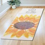 Esterilla De Yoga Logotipo redondeado de Yoga Studio Sunflower<br><div class="desc">Esta elegante alfombra de yoga está decorada con un girasol color agua amarillo. Puede personalizar esta alfombra añadiendo el nombre y el logotipo redondo de su estudio de yoga. Utilice la opción Personalizar adicional para cambiar el tamaño, estilo o color del texto si lo desea. Si su logotipo es cuadrado,...</div>